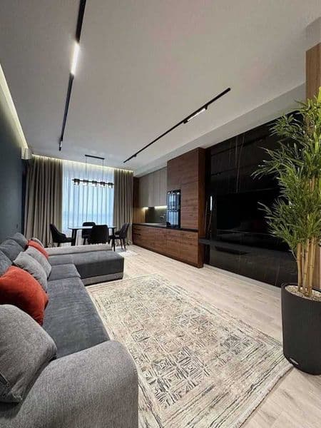 В шаговой доступности- Цум / Парк Голубые купало / Метро Кос