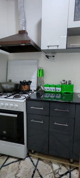 Qorasu 6 Bozorchani oldida 1 xona 2 xona qilingan hamma shar