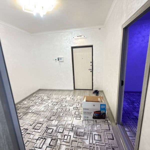 Arendaga kvartira beriladi makleriskiy bor <br />
1 xona 300