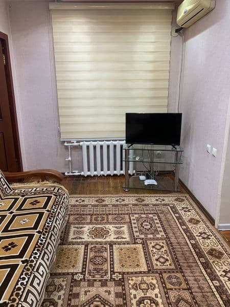 3- х комнатная.  Буз-2.  Кафе" Тараканчик ".4 этаж. Рядом Эк