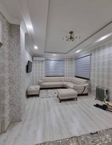 Отличное расположение дома - всё рядом - много магазинов, Це