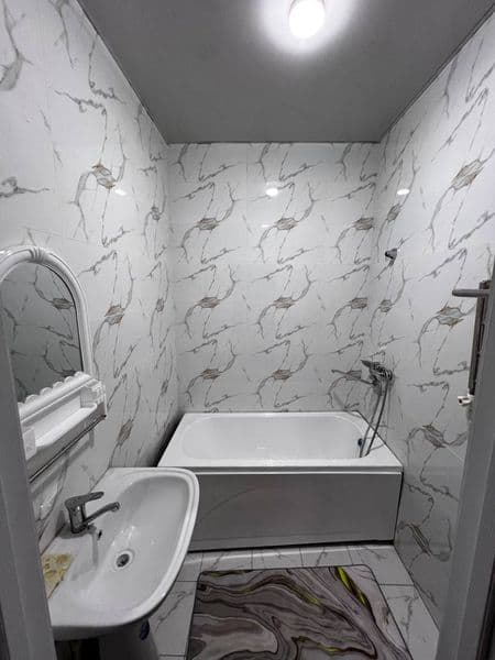 2 хона уй тоза хичким яшамаган <br />
Хамма шароити бор хамм