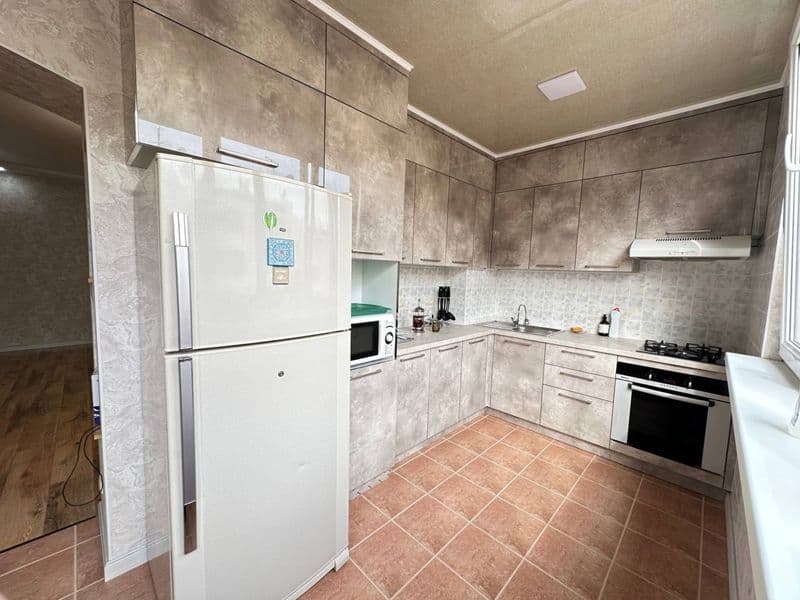 Сдаётся шикарная 2-комнатная квартира в Новостройка<br />
<b — фото 4