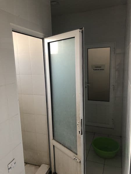 Сергели Дўстлик-2 канечкада  ЙИГИТЛАРГА битта хона берлади 1 — фото 3