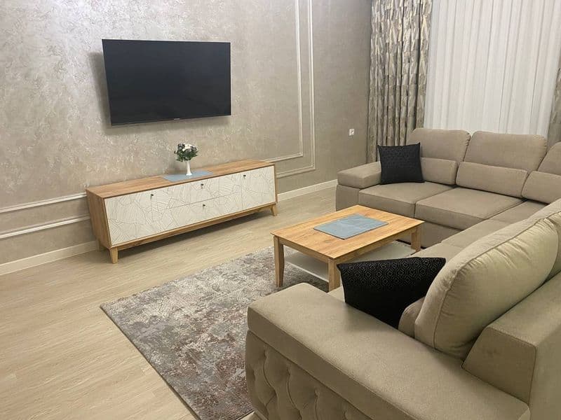 Arenda Sagbon Baurum <br />
3 xona 1 etaj xali xech kim yash