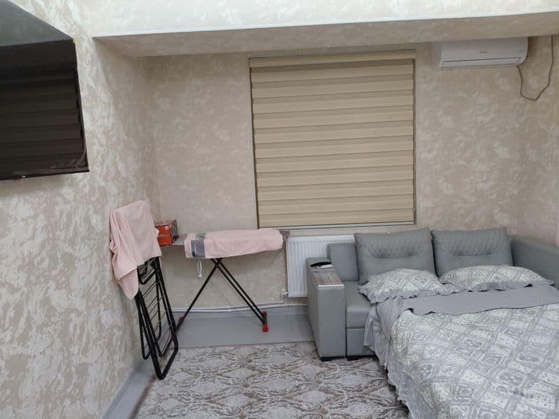 Аренда Квартиры-ЖК Иззат<br />
1-комнатная 2-этаж <br />
1/2 — фото 2