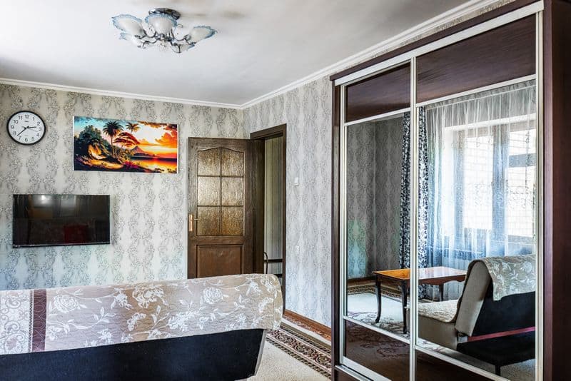 Аренда своя 1/3/4 в кирпичном доме,балкон 2х6.<br />
Кабельн