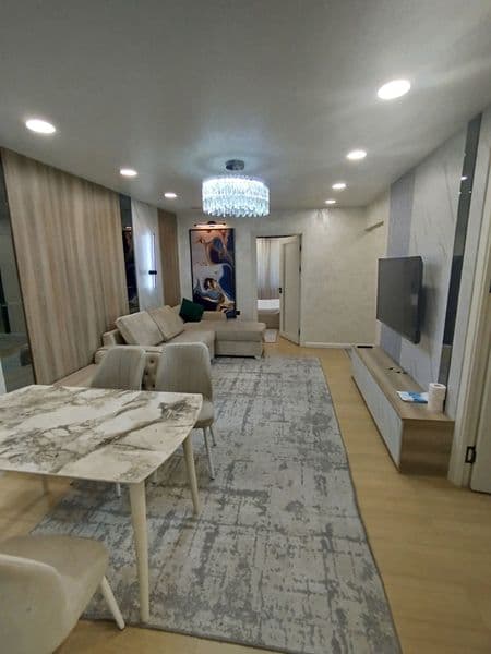 Arenda chilonzor Novza metro 2,3/1/4<br />
Narxi 700$<br />
