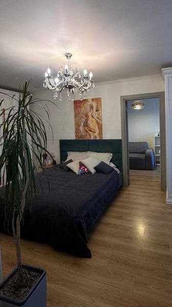 2 комнатную квартиру на 3 этаже,<br />
В квартире есть все н