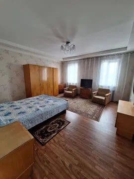 Сдается 2х ком 4этаж 9этажность 75кв, НБУ банк сзади (Ганга,
