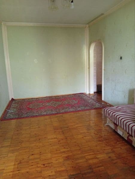 Юнусабад 10 кварталда 1 хона ижарага берилади. Ичи буш. Коне