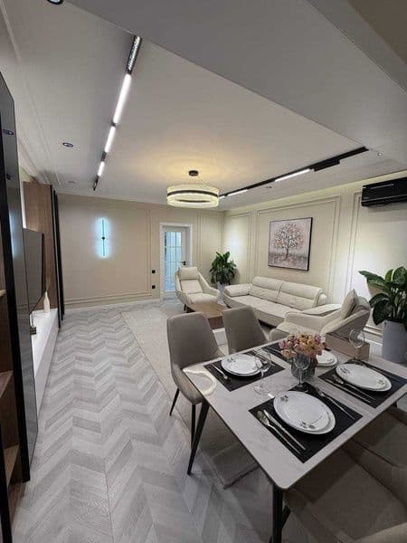 • Район: Мирзо- Улугбек<br />
• ЖК: Ц-1 Centrado<br />
• Ком