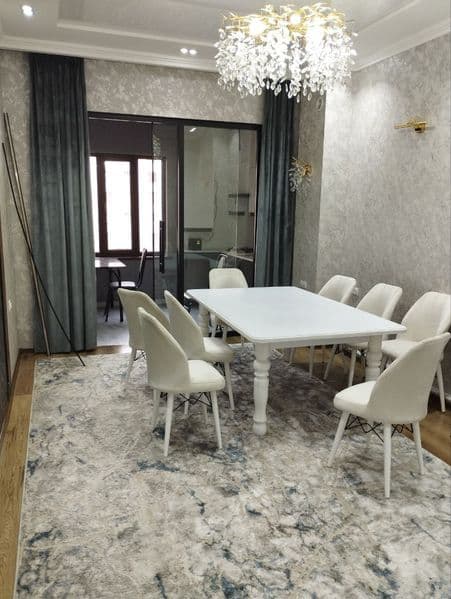 Qorasuv-6 dahasida joylashgan 2 xonali kvartira ijaraga beri