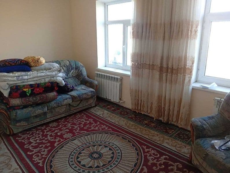 Dostlik metro oldida sheriklikka kvartira bor. Rasmdagi xona