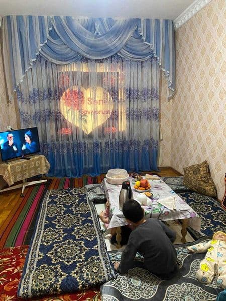 Сергили 5да Golden life оркасида 4 та киз талаба ёки ишлайди