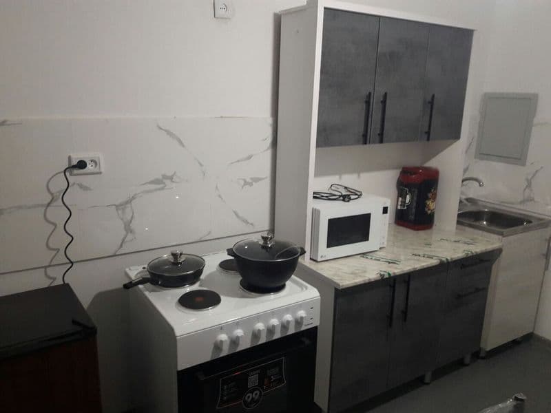 Yangi qurilgan uy, remonti bilan birga, hamma sharoitlar bor