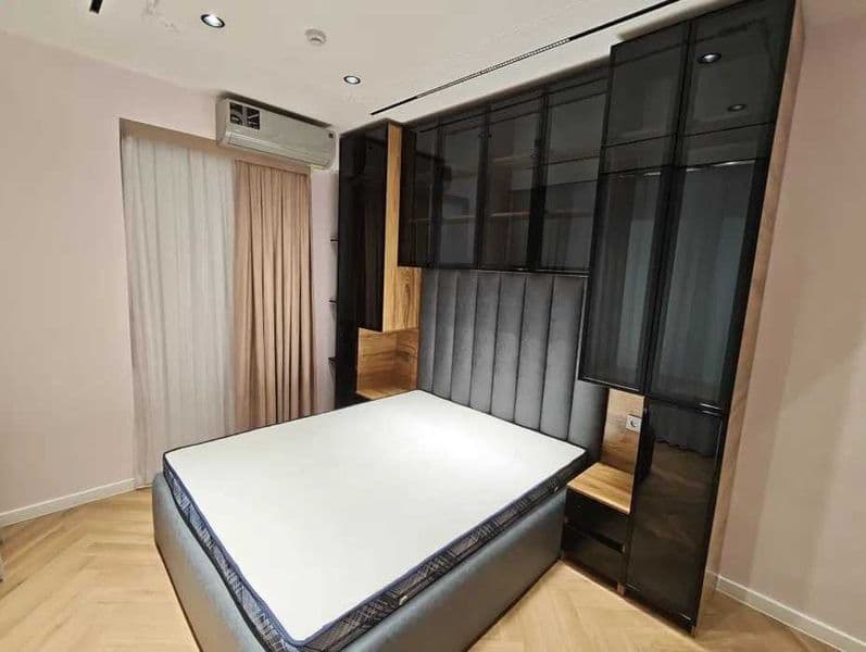 • Комнат: 2<br />
<br />
• Этаж: 4<br />
<br />
• Этажность: