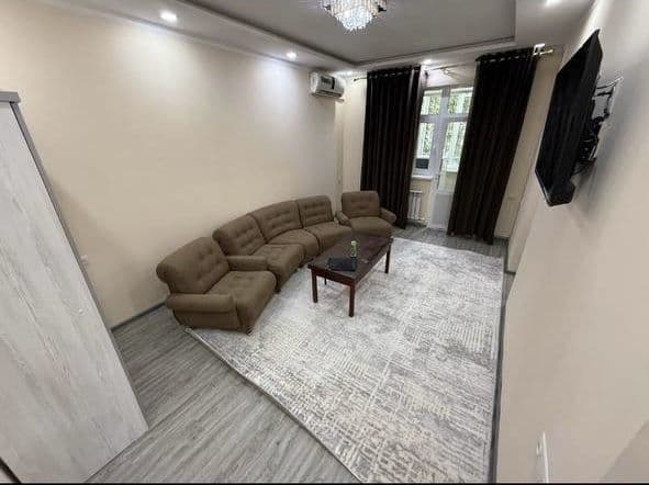 16- квартал. 1/2 переделанный 4 х этажка 1 й этаж. Новый све — фото 3