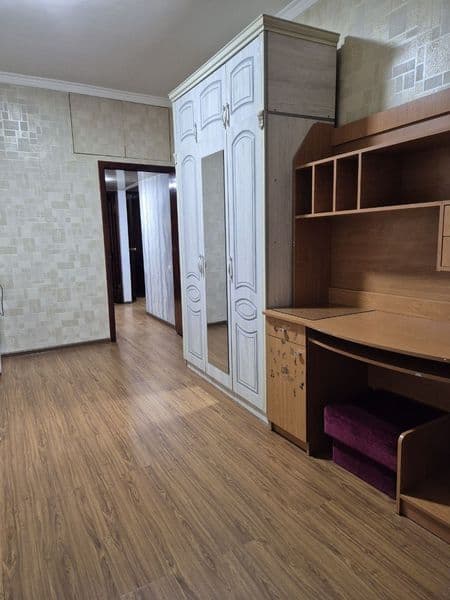 Юнусабад-19,, 3/3/5<br />
<br />
Цена 550$ - 92 кв.м<br />
< — фото 5