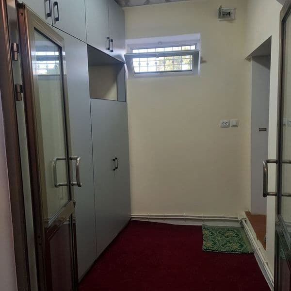 2 хоналик  ховлиси йук коттежга  ижарага куяман барча кулайл