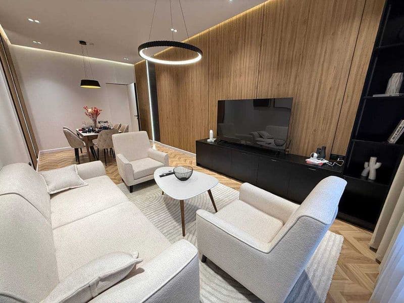 65 кв.м, 2 комнаты. Шикарный ремонт.<br />
<br />
Сдаю очень