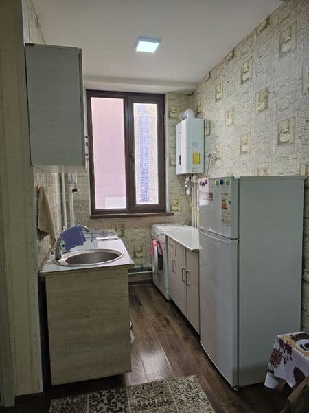 Mirzo Ulugʻbek Massiv Feruza 1 xona 2 xona qilingan yaxwi to