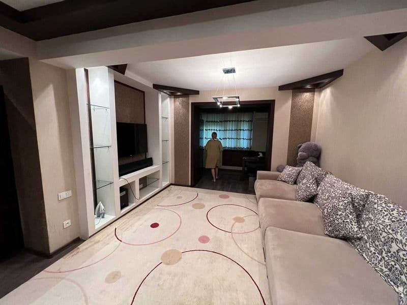 сдается квартира <br />
Ориентир - ЦУМ<br />
Город - Ташкент