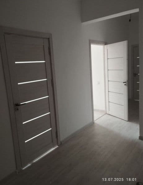 Yangi darxon. Sergeli 3-bekat metroga yaqin uy bor. O'qiydig