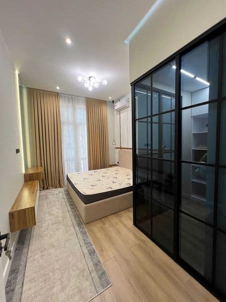 * Xonalar soni: 2<br />
* Qavat: 5-qavat<br />
* Qavatlar so