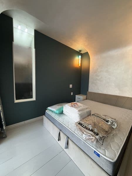 Отличное расположение дома - всё рядом - много магазинов, Це — фото 5