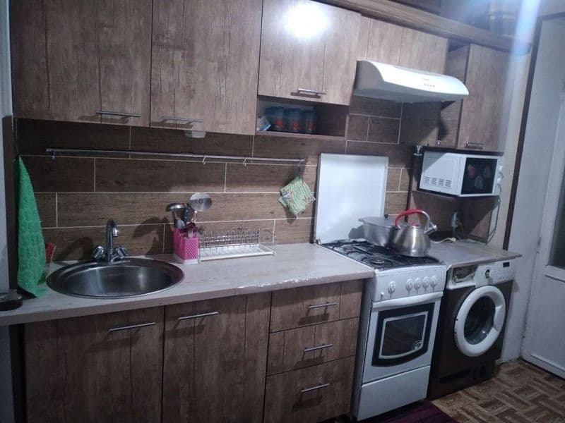 Квартира Сампи, Селхоз, Перфект институтлари уртасида, пешко