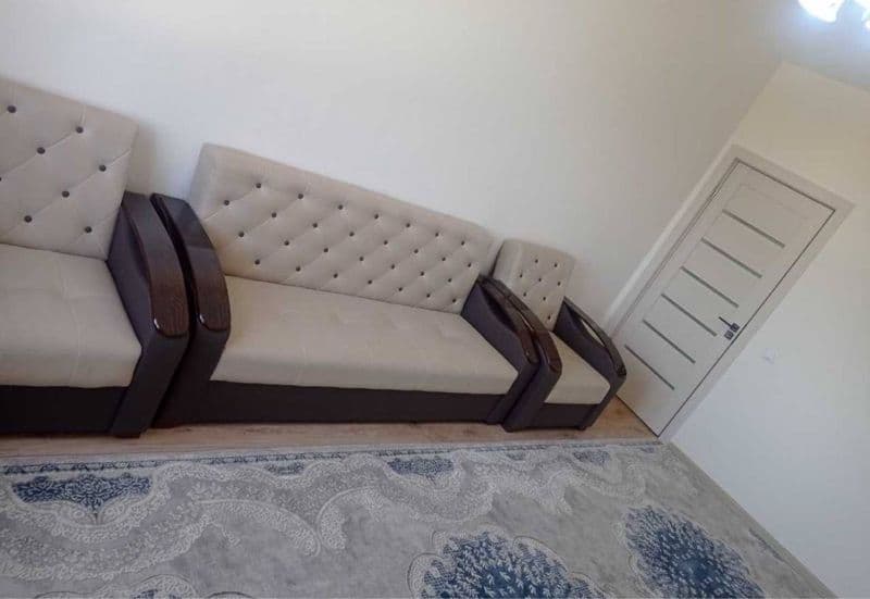 Район - Алмазарский<br />
Ориентир - Жомий<br />
Комнат - 3<