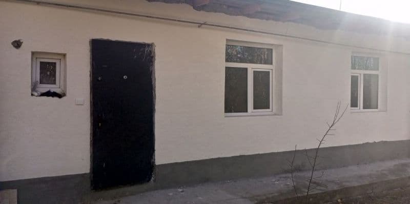 Majnuntol mahallada 2xonali uy arendaga beriladi.Hamma sharo