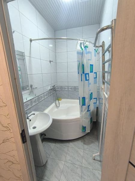 Mebil quyib beriladi yana spalni tashqari yana<br />
Gilam<b — фото 3