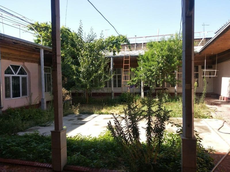 Беруний, Чорсу, Гофур Гулом метроларига 3 км. <br />
Коракам