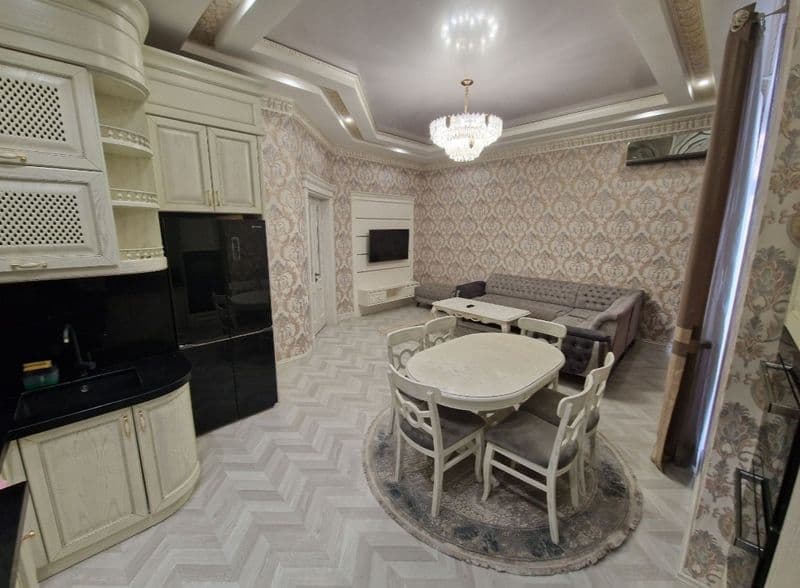 ЦУМ | 3-комнатная квартира<br />
Этаж: 3/9<br />
 Площадь: 9