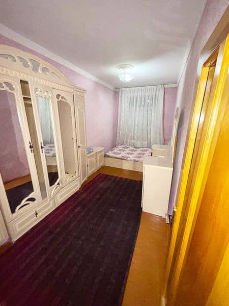 2хона 3 килинган 2 етажда 4 етажли дом. <br />
Шароитлари бо