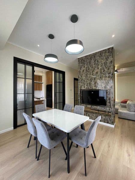 • Район: Мирабад<br />
• ЖК: NRG Oybek<br />
• Комнат: 2<br 