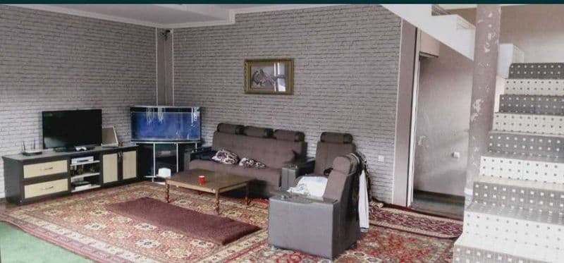 Ижарага хона топширилади. Угил болаларга, студентларга. бери