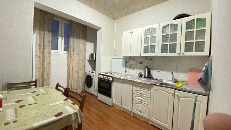 [2ЧИ: 002]<br />
<br />
2 комнаты • 50 м² • 2/4 этаж<br />
< — фото 3