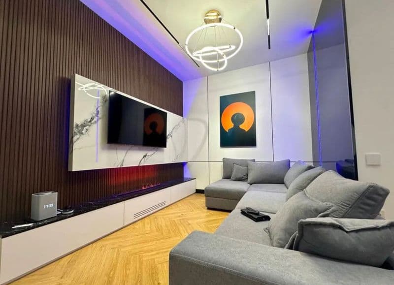 Parisien е Сдается новая 2х-ком квартира  удачливай новостро