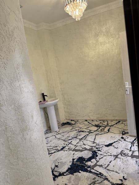 Urganch shaxrida afto darojni yonida 18 maktab yonida 2 xona — фото 3