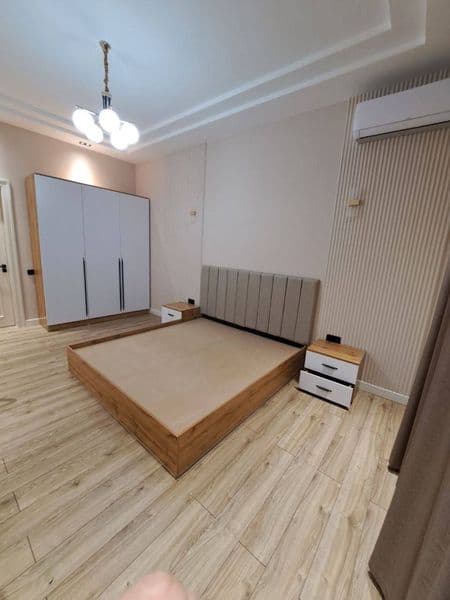 Отличное расположение дома - всё рядом - много магазинов, Це — фото 4