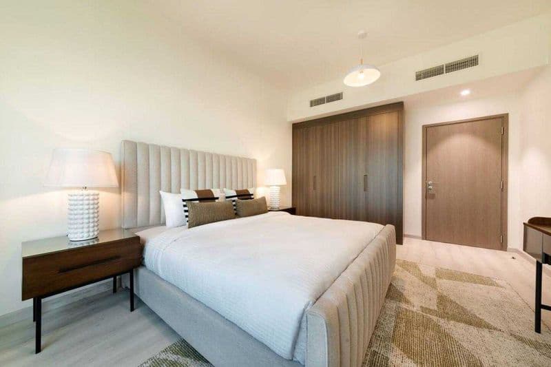 2 комнатную квартиру на 10 этаже,<br />
В квартире есть все 