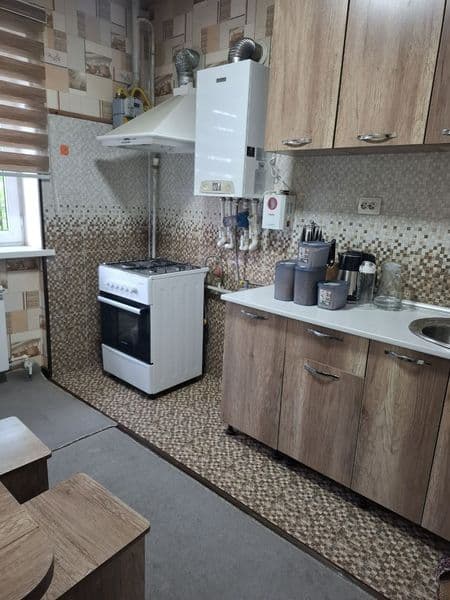 Рядом находится метро школа детский сад поликлиника остановк — фото 2