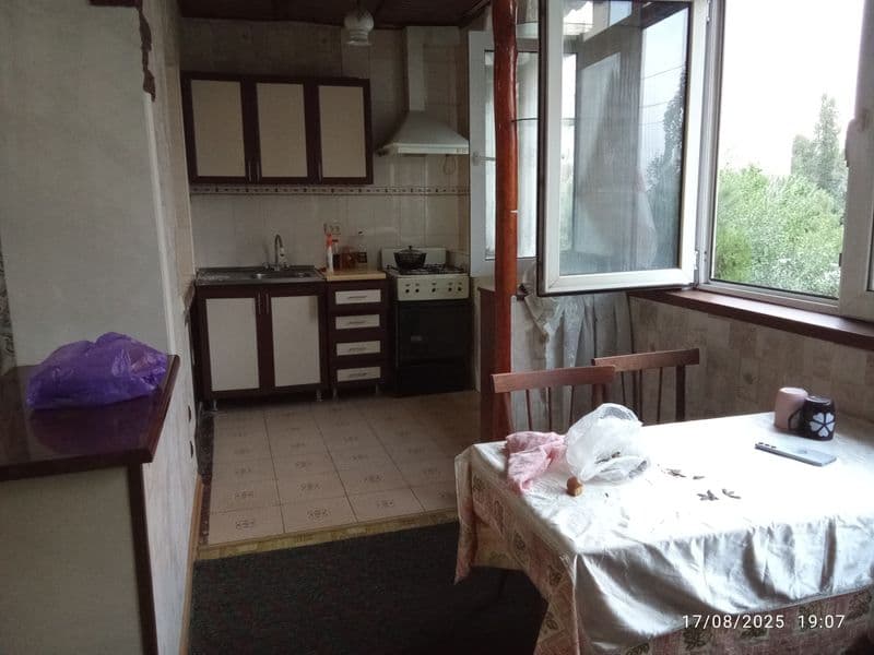 qoyliq bozorini yonida 3 xonali uyning 2 xonasi ijaraga beri — фото 5