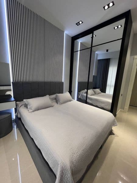 Сдаётся Шикарная Квартира Центр Города<br />
<br />
• Район: