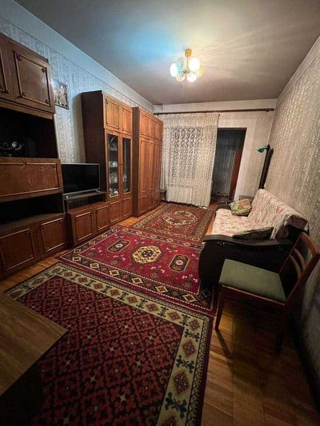 Срочно сдаётся 2х комнатная квартира переделана в трёхкомнат