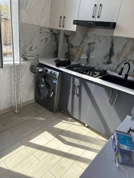 Яшнабад тумани Иззат кучасида 2 хонали квартира ижарага бери