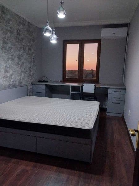 2 комнатная квартира  с балконом. <br />
От метра новза пешк